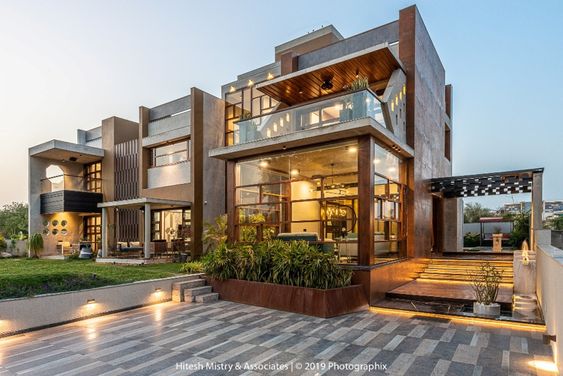 Shantam Parmeshwar Residence: Living in Luxury and Style