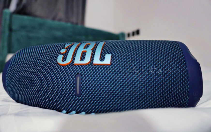 How to Connect JBL Speakers